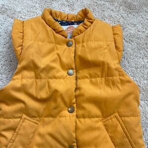 Yellow puffer vest girl size 6/7 120